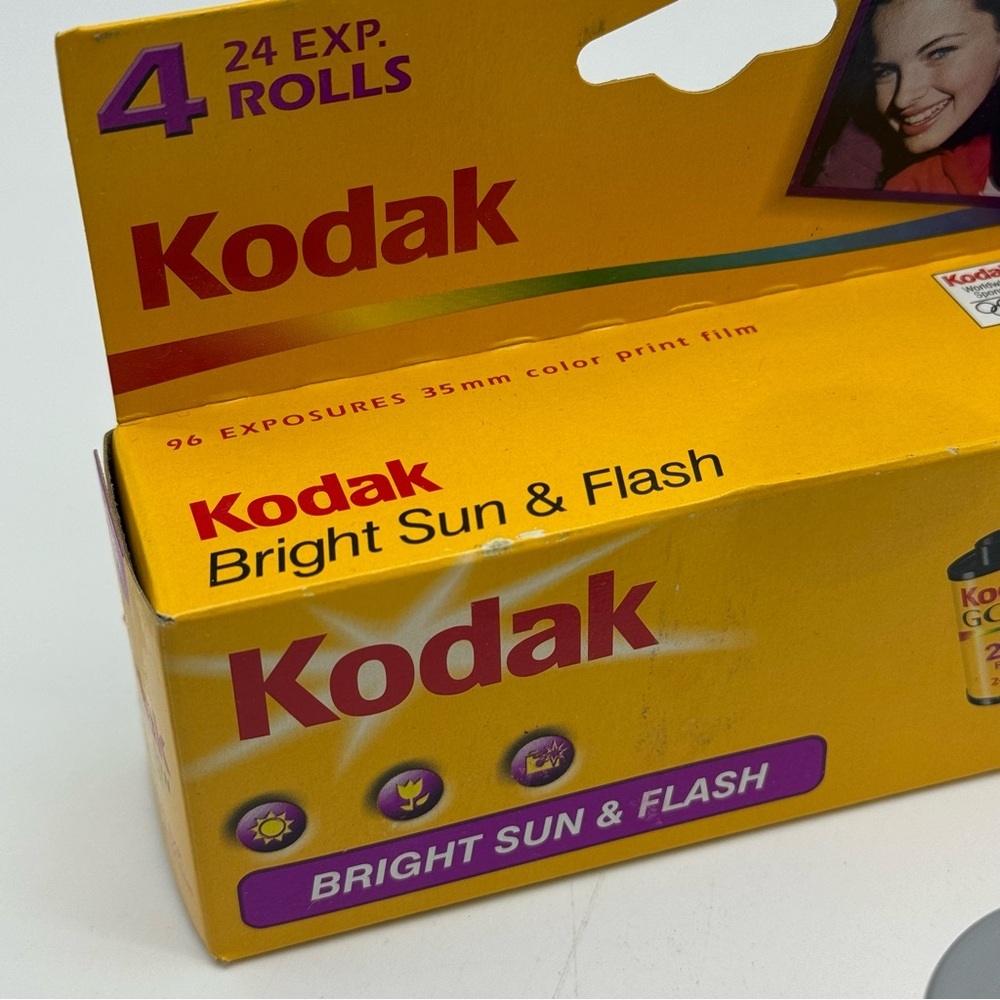 Nikon Zoom Touch Camera 500 SAF Z115 Camera 4 Rolls Kodak Bright Sun and Flash - Picture 11 of 11